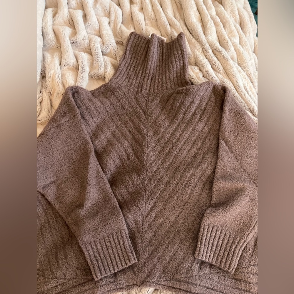 Size 2x.          EC woman’s plus sweaters.      Simply Vera Vera wang.     NWT